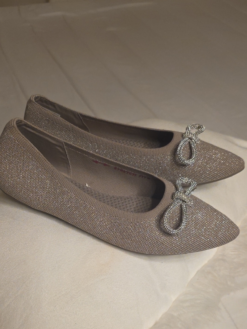 Skechers Shimmer Pointed-Toe Flats in Taupe with Rhinestone Bow Size 11 Stretchy